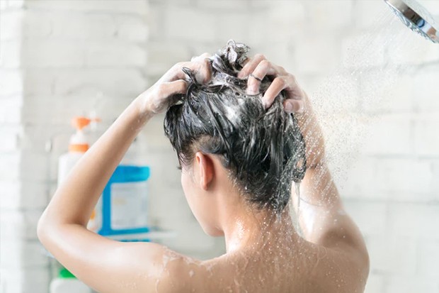 Lavar ou não lavar o cabelo pós treino (Foto: Freepik)