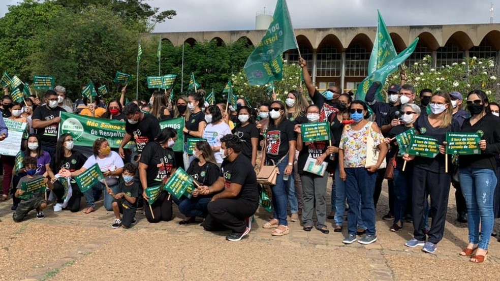 Profissionais da Enfermagem pedem aprovação do Projeto de Lei 2564/2020 em Teresina — Foto: G1 PI