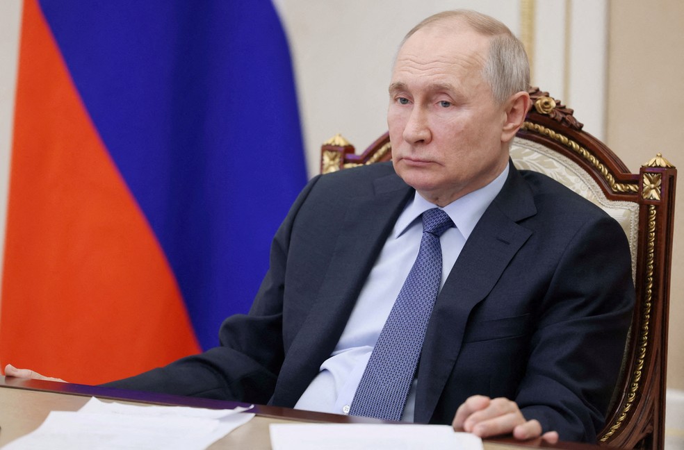 O presidente russo, Vladimir Putin, participa de uma reunião em Moscou, Rússia, em 17 de março de 2023 — Foto: Sputnik/Mikhail Metzel via Reuters