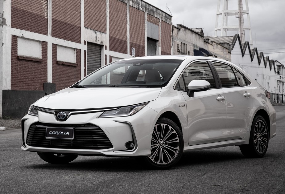 Novo Toyota Corolla Hybrid frente
