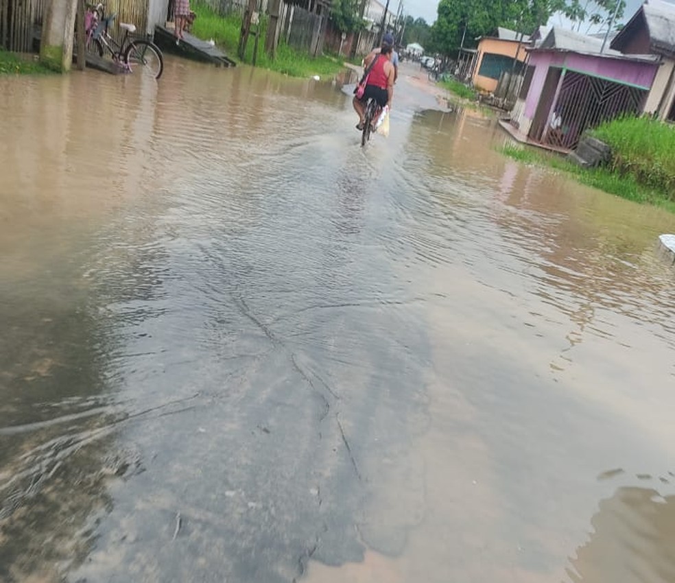 Águas do Rio Tarauacá já atingem três bairros da cidade nesta segunda (21) — Foto: Arquivo/Defesa Civil Municipal
