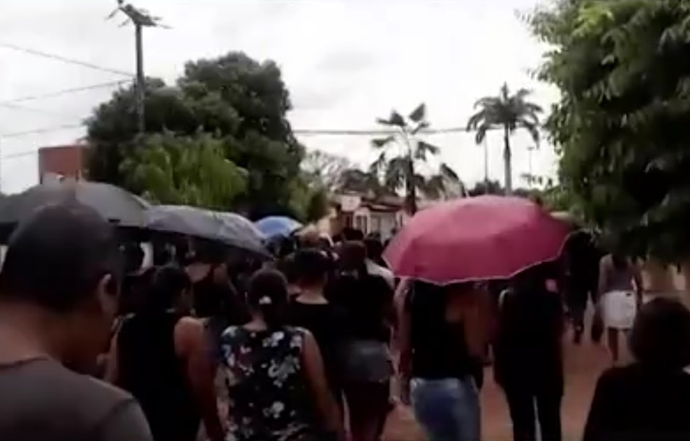 Professores de Angical fazem paralisaÃ§Ã£o â?? Foto: ReprpoduÃ§Ã£o/TV Oeste