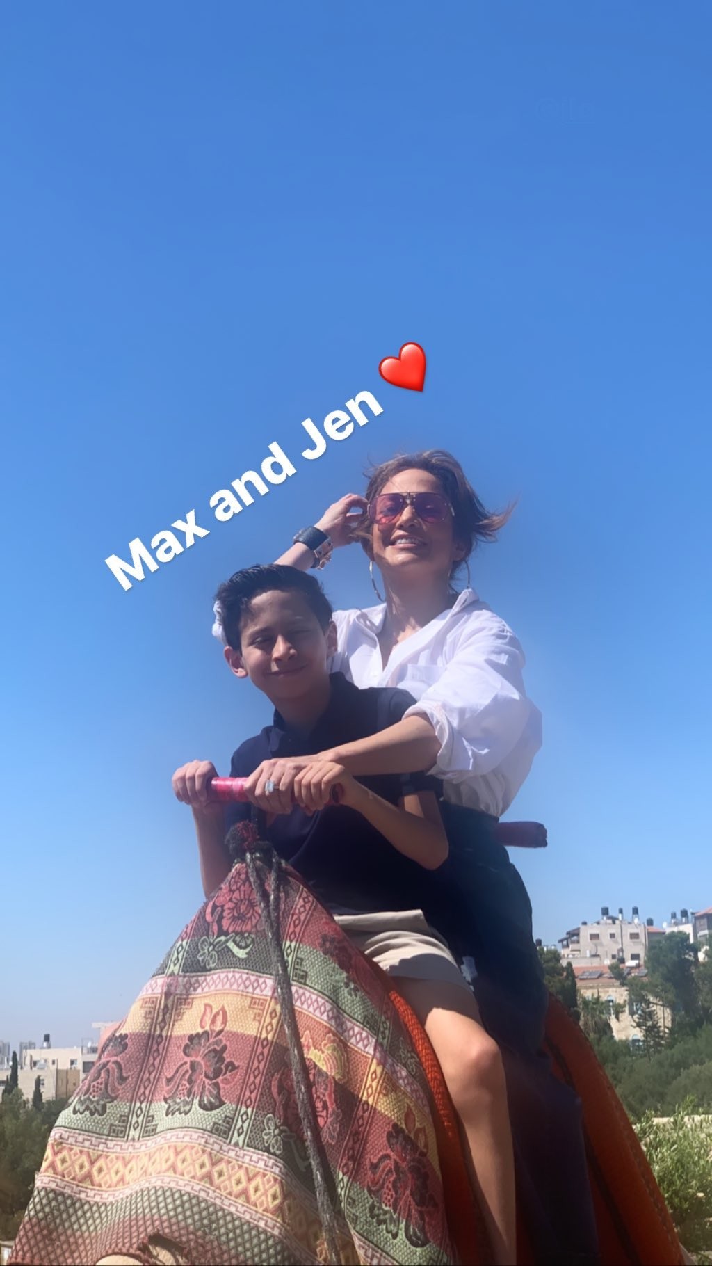 Alex Rodriguez compartilhou fotos da família, incluindo uma de J-Lo e seu filho Max (Foto: Reprodução/Instagram)