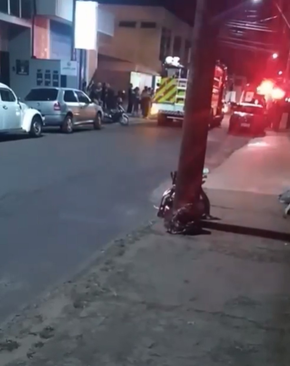 Corpo de Bombeiros e equipe de resgate do Samu estiveram no local — Foto: Reprodução/Redes sociais