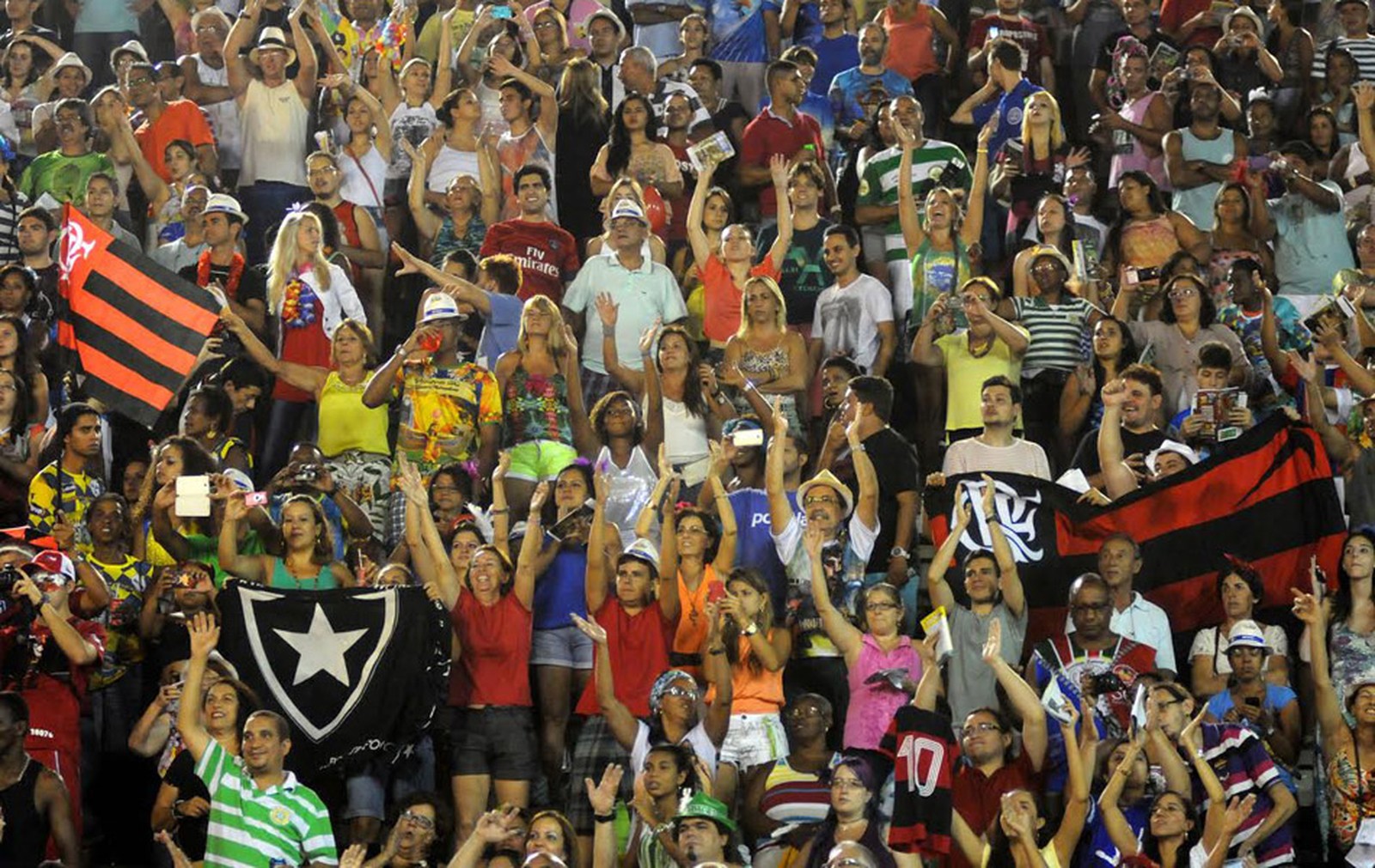 Flamengo x Botafogo: do campo para a Sapucaí, um confronto que dá samba