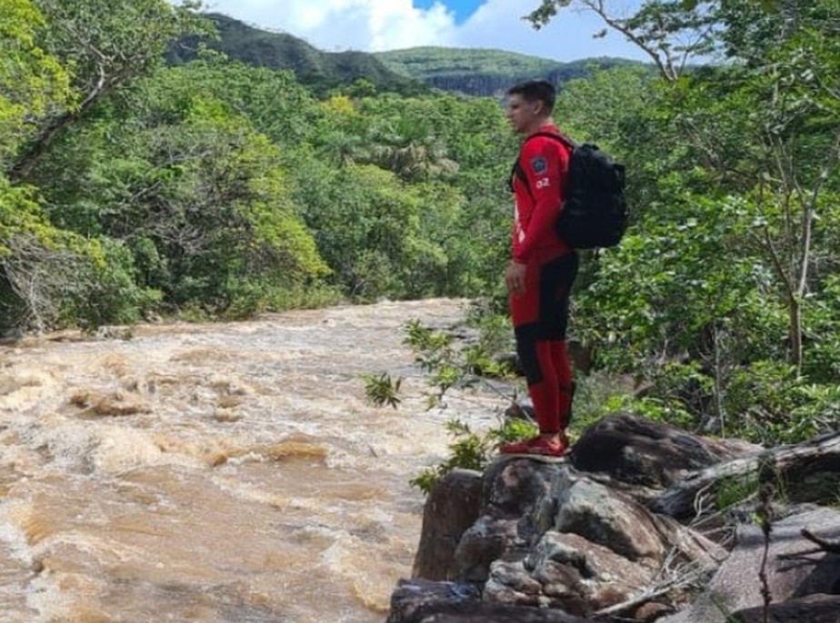Corpo de Bombeiros continuam trabalhando nas buscas pelo turista Raul, em Goiânia