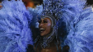 A rainha Sabrina Sato vibra em desfile da Vila IsabelAgência O Globo