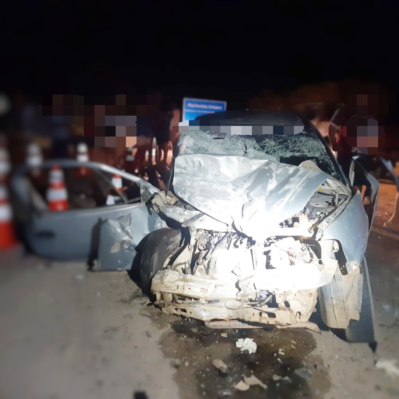 Colisão entre carro e caminhonete deixa 1 morto e 6 feridos na BR-104, em Cupira; criança está entre as vítimas