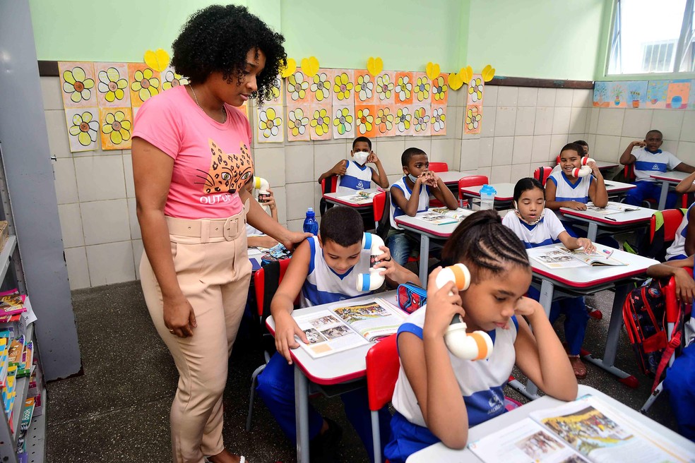 Estudantes durante aula na rede pública de Salvador — Foto: Jefferson Peixoto/Secom 