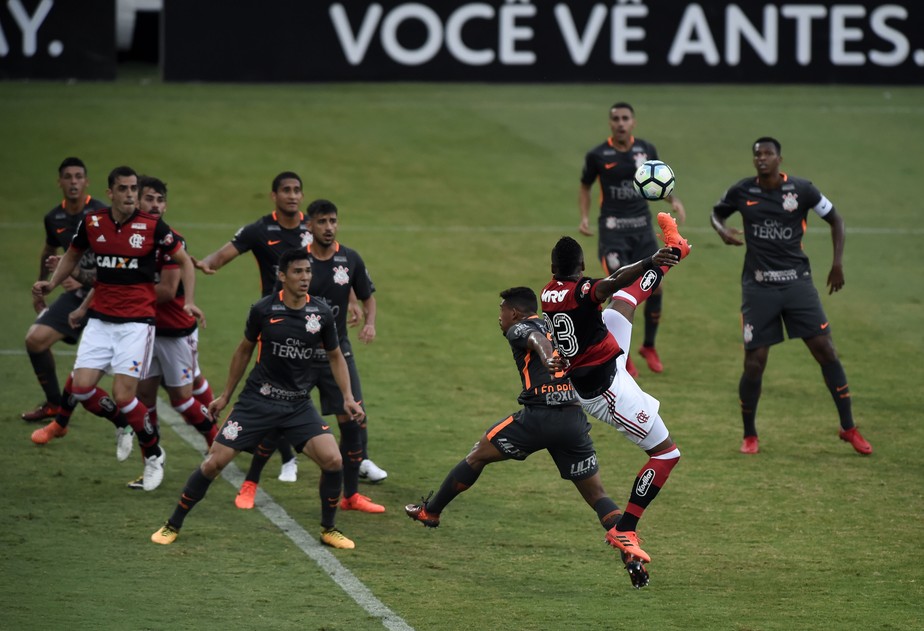 Opinião: entenda por que o campeão Corinthians foi presa fácil para o Flamengo