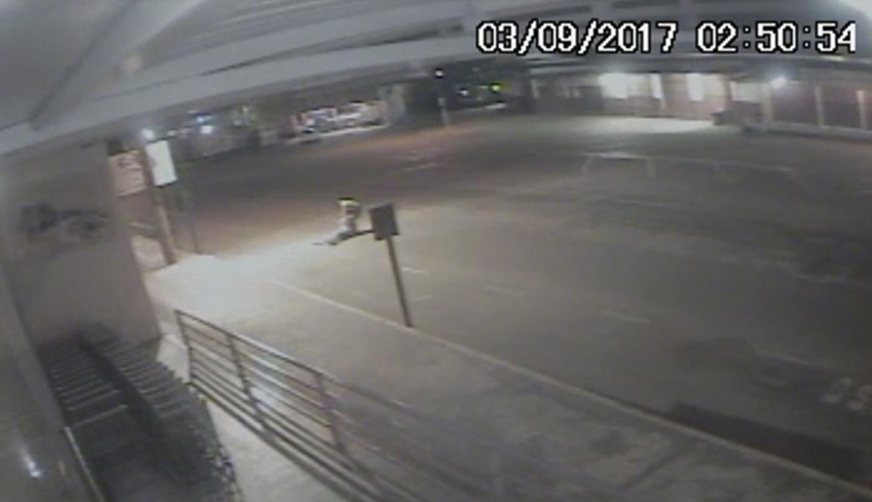 Câmeras de segurança de loja registraram assassinato (Foto: Reprodução)