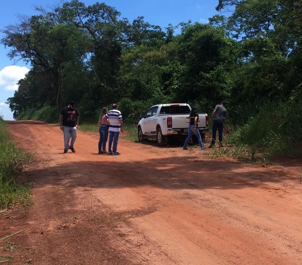 Caminhonete do advogado foi encontrada em estrada de terra em Araçatuba  — Foto: Arquivo Pessoal 