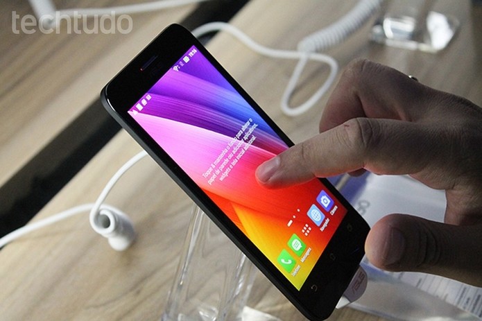Zenfone Go tira prints de tela apenas com sacudida (Foto: Leonardo Ávilla/TechTudo)