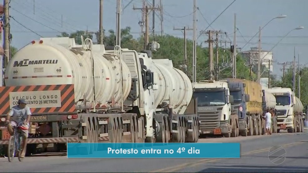 Protesto de caminhoneiros em Mato Grosso (Foto: TV Centro América)