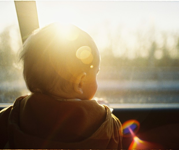 Foto ilustrativa de criança dentro de carro (Foto: Pexels)