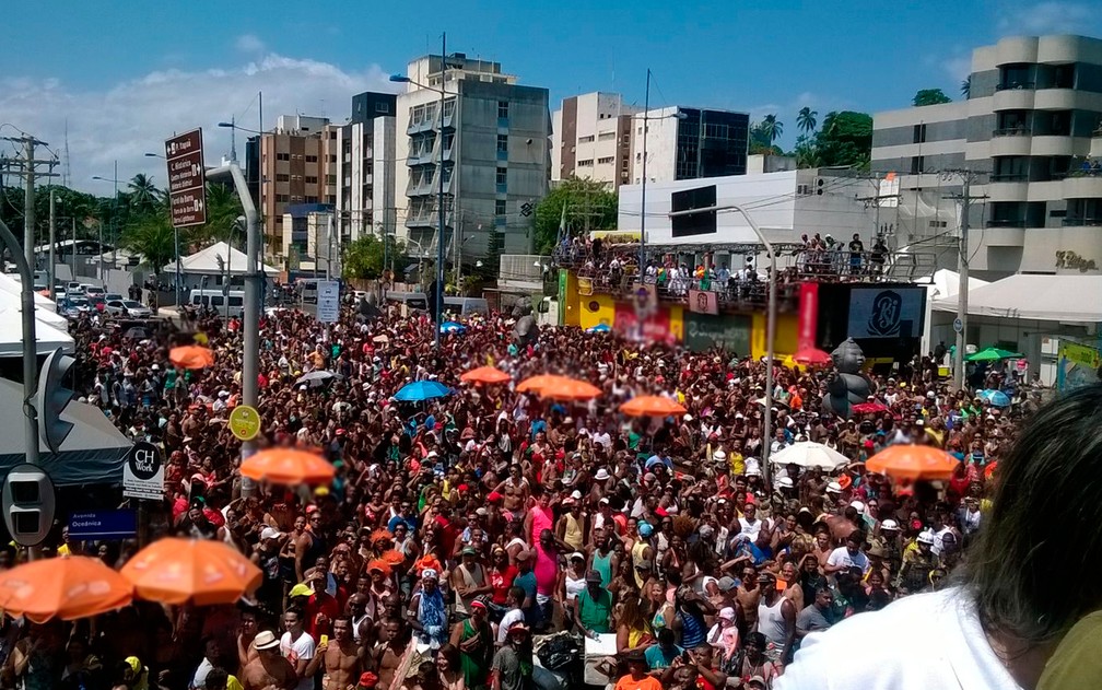 Multidão no final do percurso do Arrastão, em Salvador, em 2016 — Foto: Henrique Mendes/ G1 Bahia