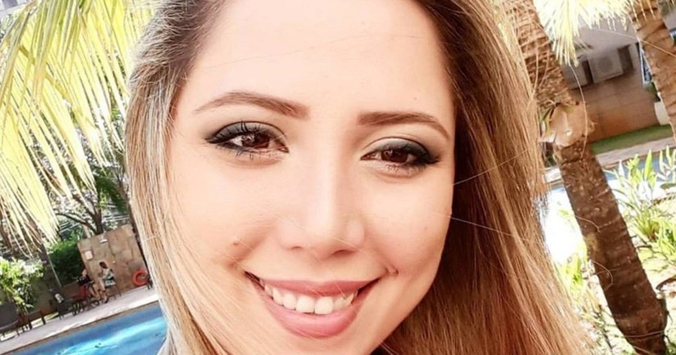 A representante comercial Vanessa Camargo, assassinada dentro de carro quando estava grávida do segundo filho, em Goiás (Foto: Reprodução/Facebook)
