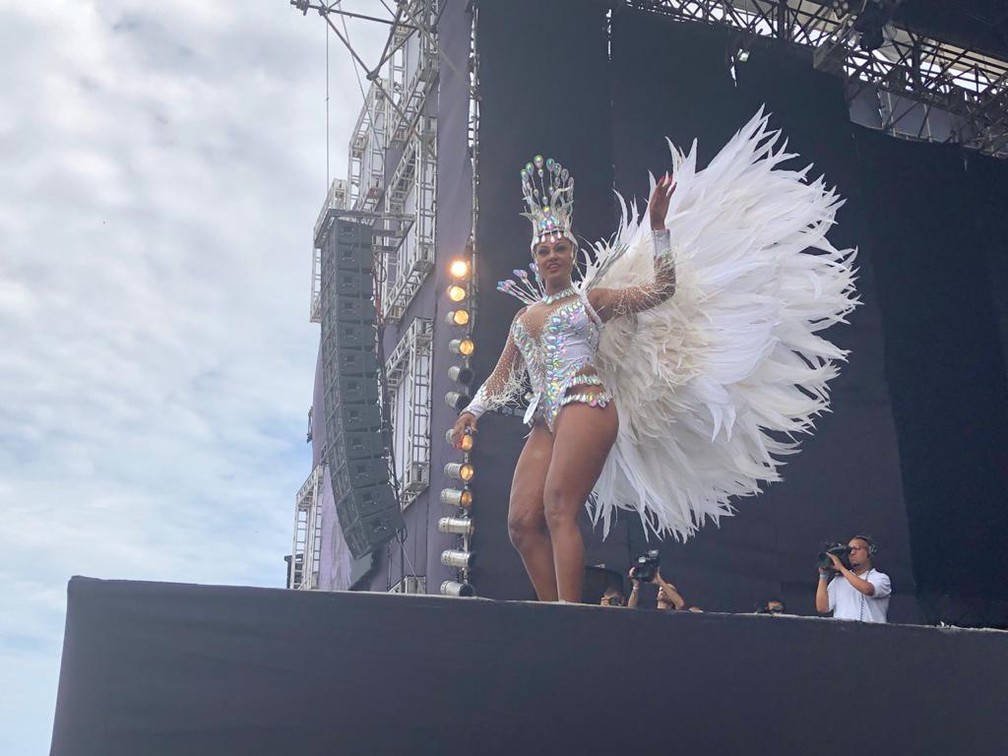 Camila Aparecida da Silva é uma das finalistas no concurso que vai eleger a Rainha do carnaval do Rio — Foto: Carlos Brito / G1