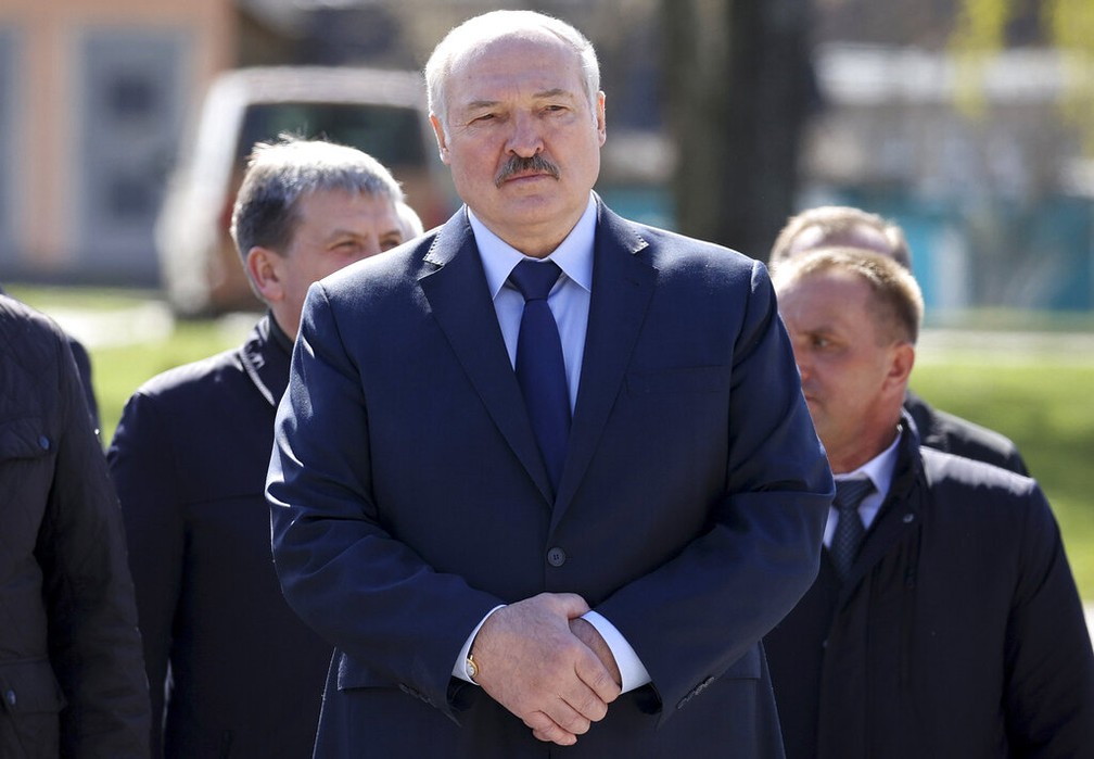 Alexander Lukashenko, ditador de Belarus, em foto de 26 de abril — Foto: Sergei Sheleg/BelTA Pool Photo via AP, File