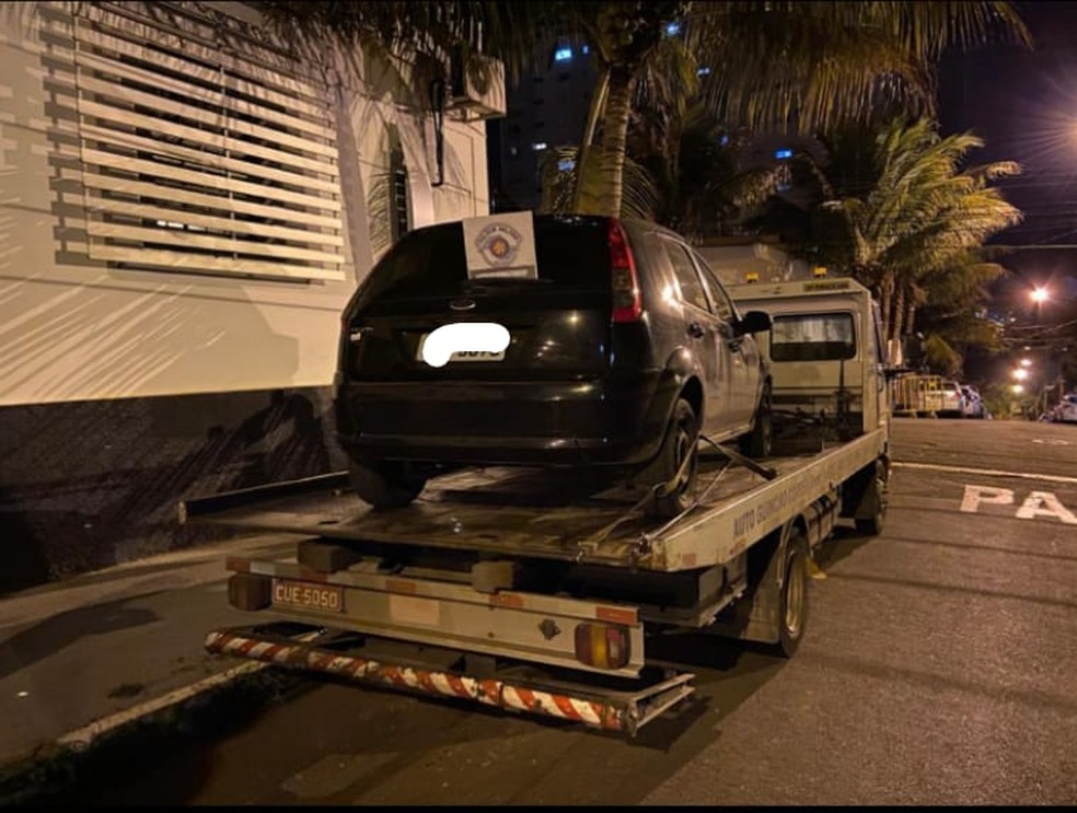 Carro apreendido com homem suspeito de atropelar namorada em Piracicaba &mdash; Foto: Pol&iacute;cia Militar/Divulga&ccedil;&atilde;o