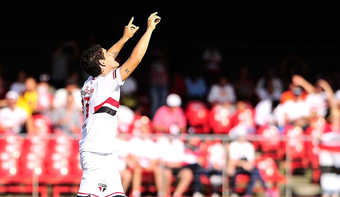 Alexandre Pato comemora gol do São Paulo contra o Audax (Foto: Marcos Ribolli)