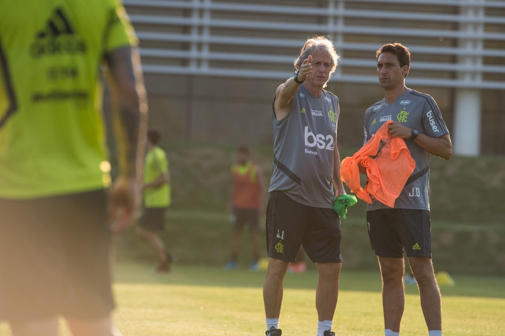 Além de João de Deus, Jorge Jesus conta com outros cinco portugueses na comissão técnica — Foto: Alexandre Vidal / Flamengo
