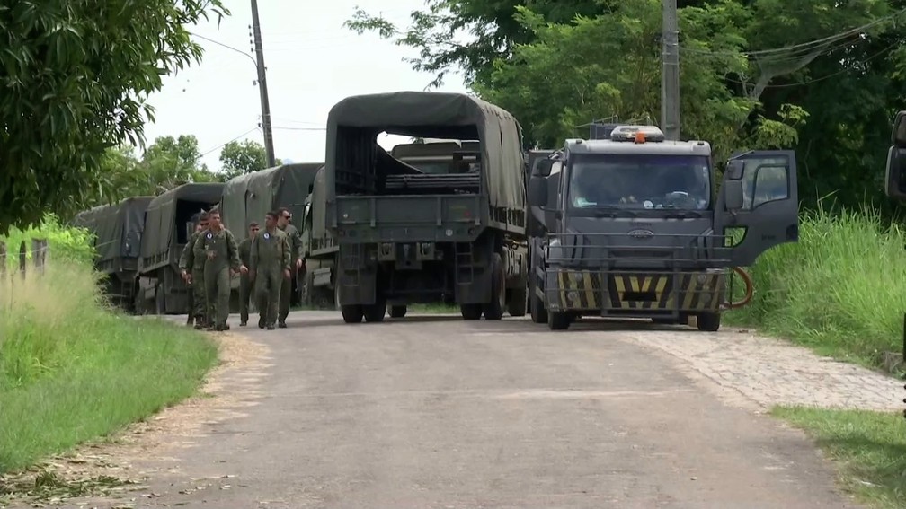 Marinha chega a Itaperuna e monta base no Aeroporto Ernani do Amaral Peixoto — Foto: Ravy Azevedo/Inter TV