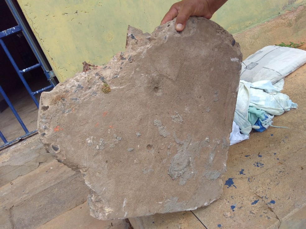 Pedaço de concreto retirado para montar o túnel (Foto: Sinpoljuspi)