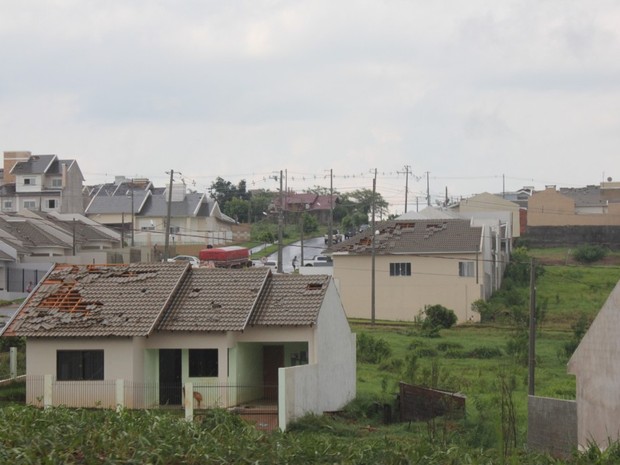 Destelhamento atingiu vários imóveis em vila de Marechal Cândido Rondon (Foto: Divulgação/Prefeitura de Marechal Cândido Rondon)