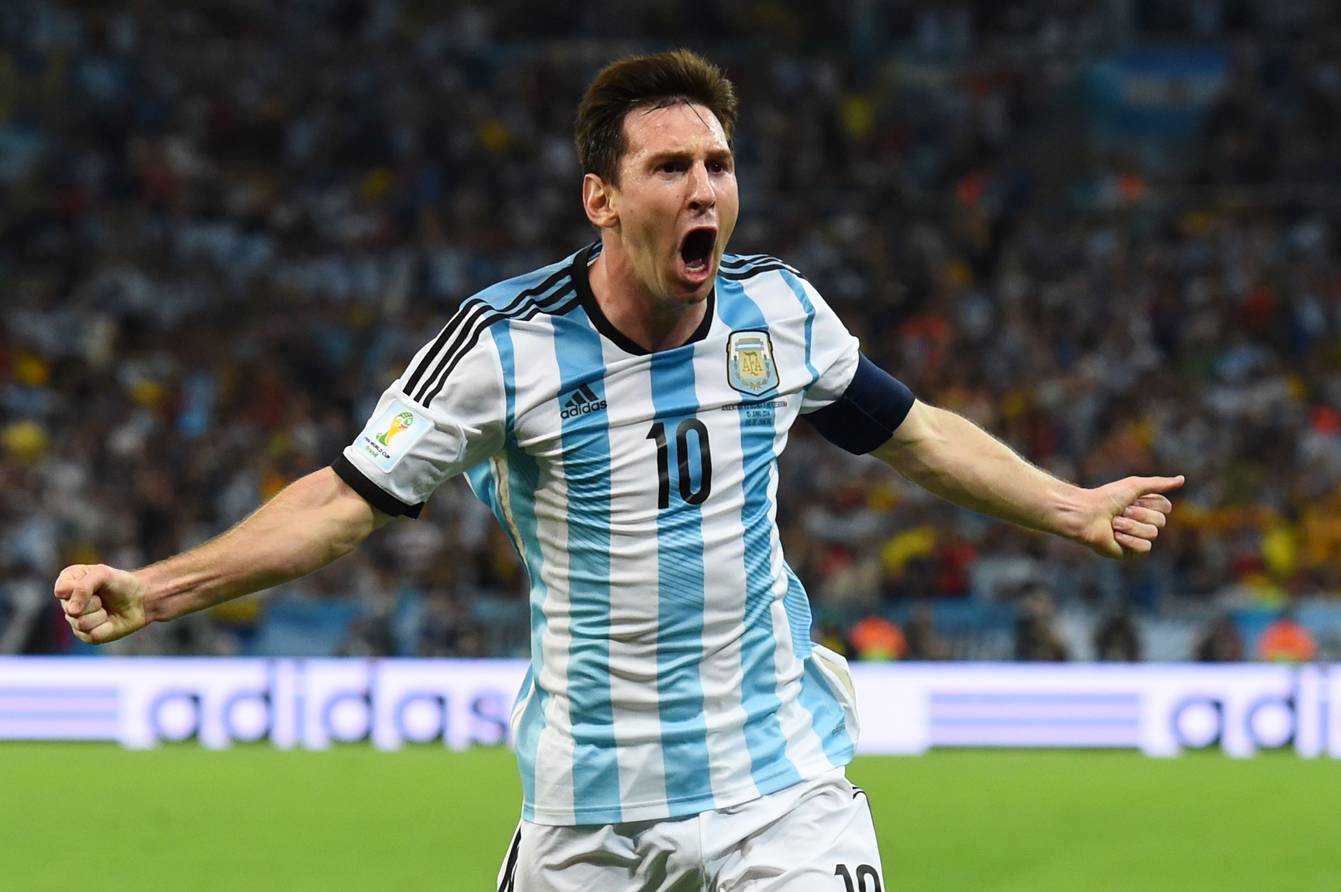 Messi vibra após marcar o seu primeiro gol na Copa do Brasil (Foto: Getty Images)