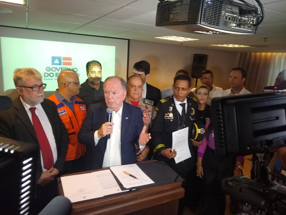 Governador João Leão assina Decreto Estadual de Emergência para liberação de recursos — Foto: Luana Assiz/TV Bahia