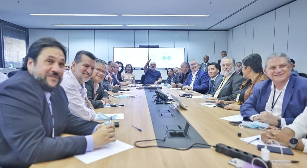 Transição: Lula se reúne com representantes de centrais sindicais em Brasília