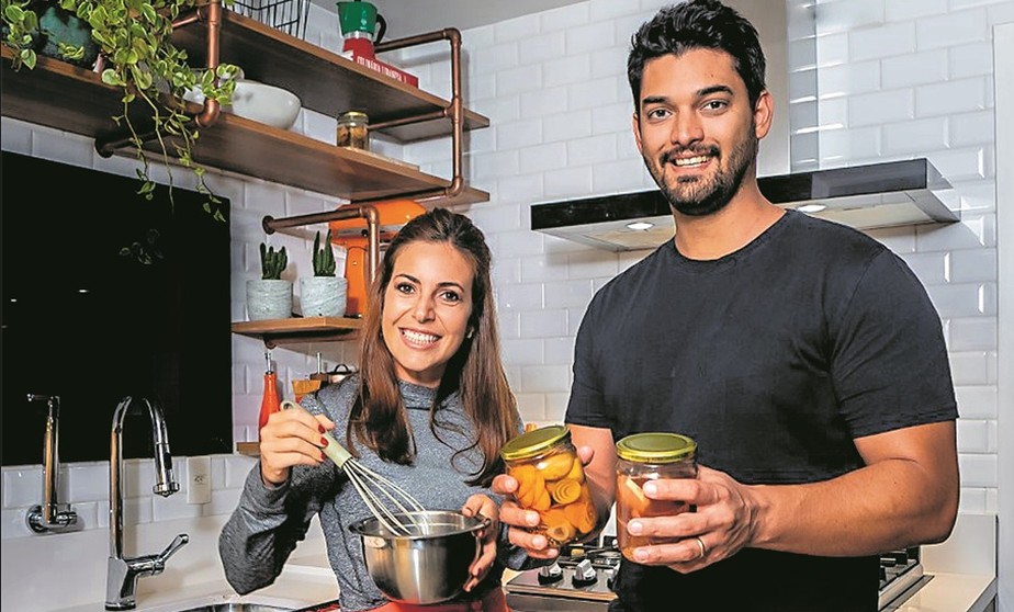 O casal Ana Carolina Lembos e José Luiz Soares conta com uma equipe de sete pessoas para produzir vídeos de gastronomia e viagens