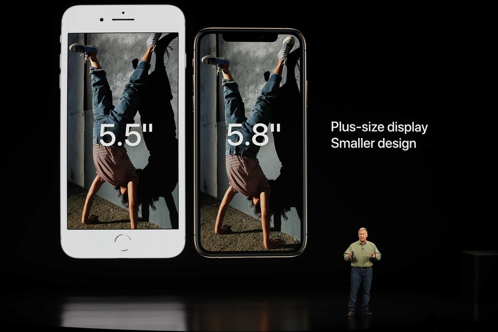 Com 2,7 milhões de pixels de qualidade, iPhone XS tem tela de 5.8 polegadas. Modelo XS Max virá com tela de 6,5 olegadas, a maior já criada pela Apple. — Foto: Stephen Lam/Reuters