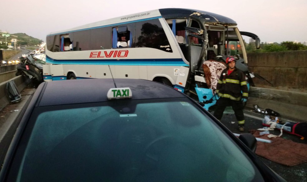Engavetamento interdita a Rodovia Raposo Tavares e provoca mortes em Sorocaba — Foto: Arquivo Pessoal