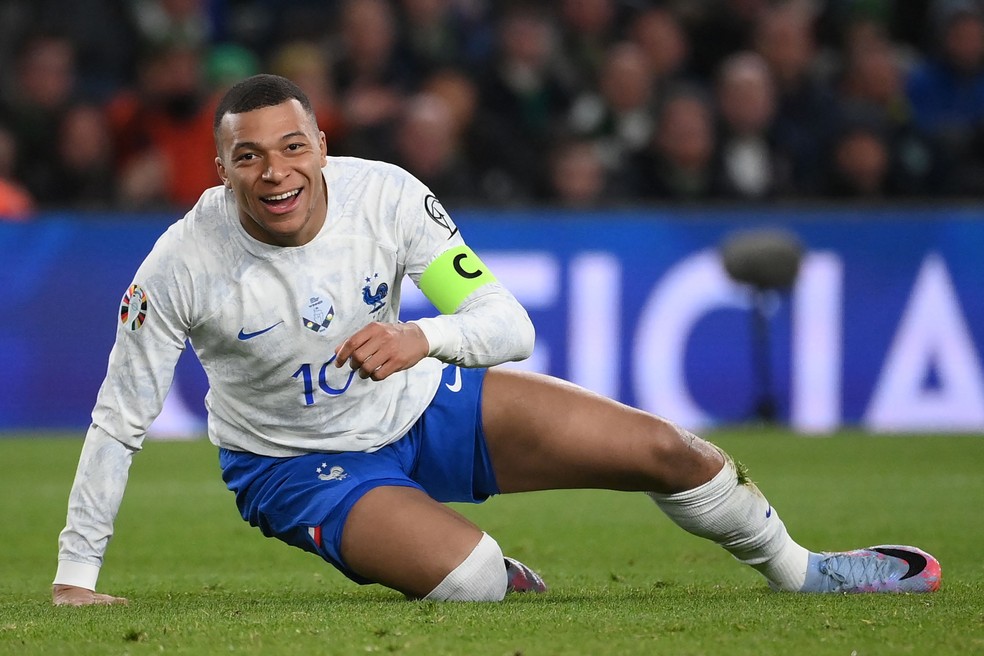 Mbappé foi nomeado capitão da seleção francesa — Foto: FRANCK FIFE / AFP