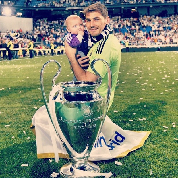 Casillas com o seu filho (Foto: Reprodução / Instagram)