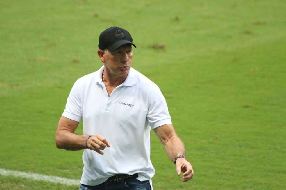 Renato cita pênalti da Copa do Brasil de 2019 para contestar VAR e cobra time por gols no fim