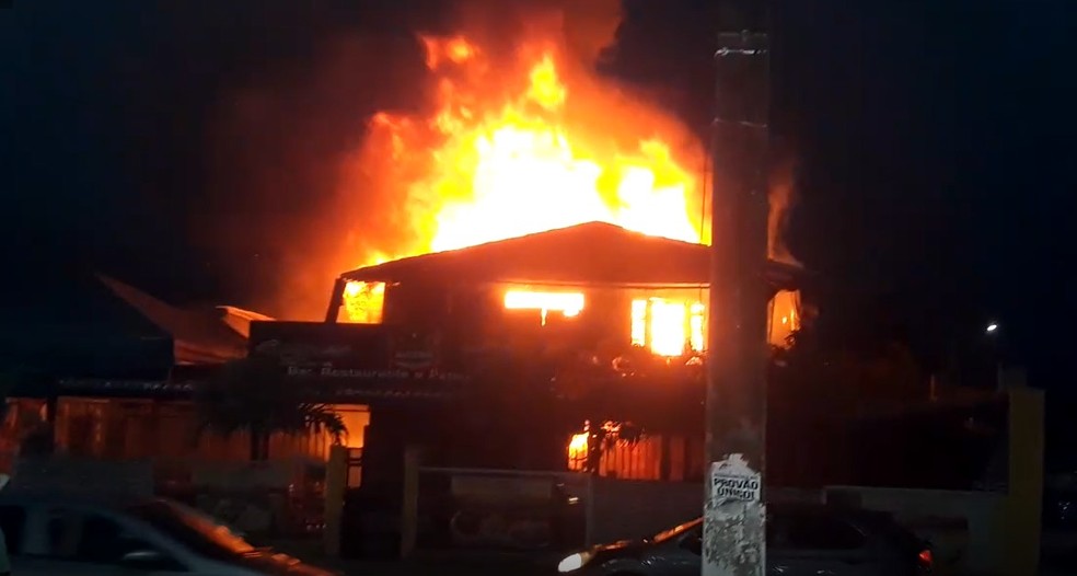 Incêndio atingiu restaurante em Extremoz, na Grande Natal — Foto: Reprodução
