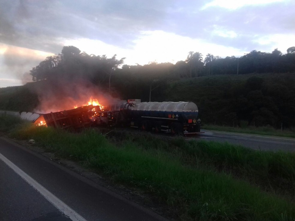 O fogo do local já foi controlado (Foto: Divulgação/PRF)
