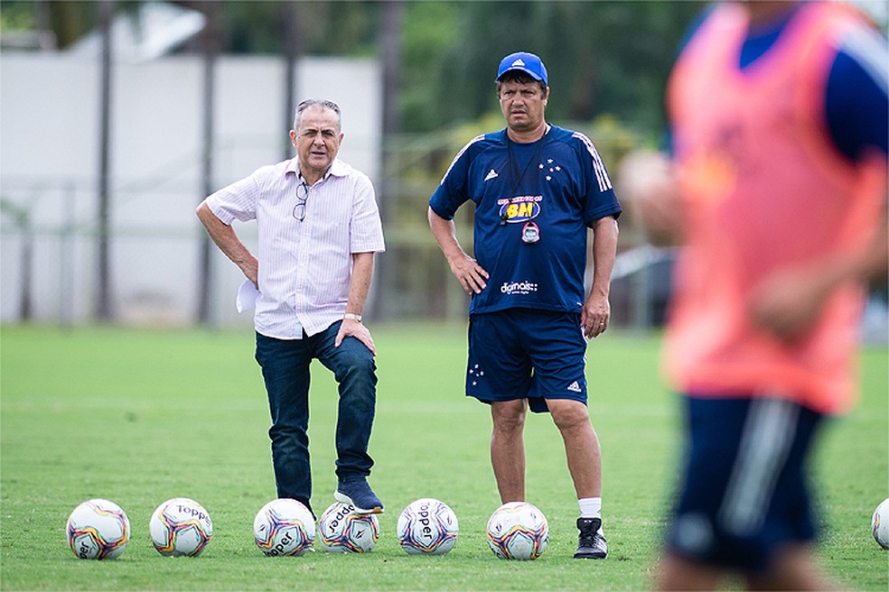 Ocimar Bolicenho e Adilson Batista; Cruzeiro &mdash; Foto: Bruno Haddad