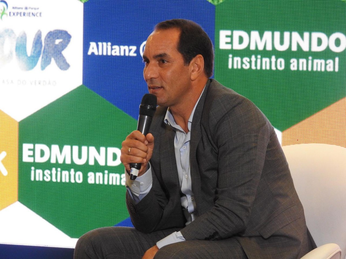 Edmundo lança biografia em São Paulo e recebe torcedores no estádio do ...