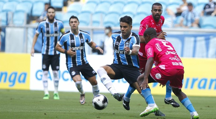 Aliviados, gremistas deixam de lado boa atuação: Precisávamos vencer