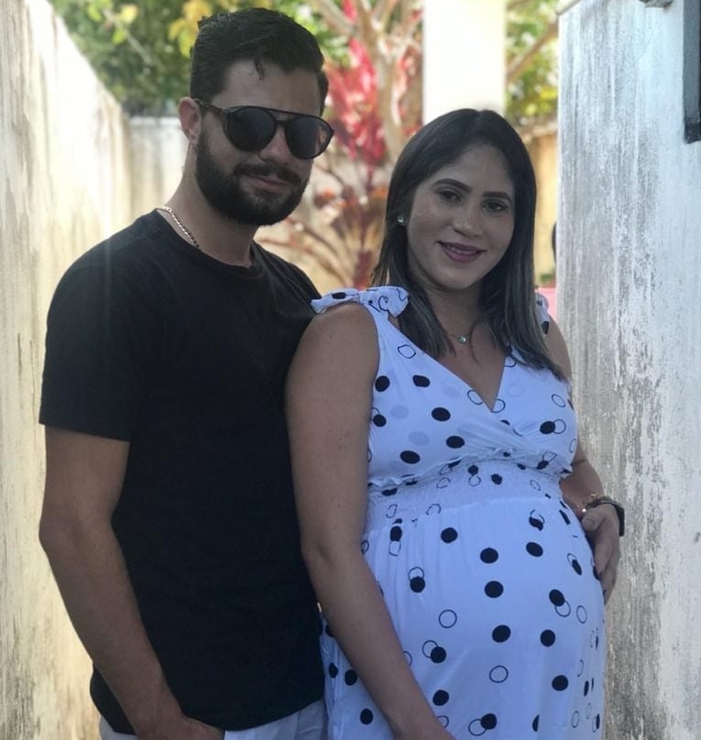Jéssica Fernandes e seu esposo, pai de Bryan. — Foto: Arquivo pessoal