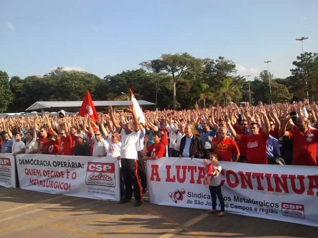 Trabalhadores aprovaram acordo firmado entre a GM e o Sindicato dos Metalúrgicos de São José dos Campos. (Foto: Suellen Fernandes/G1)