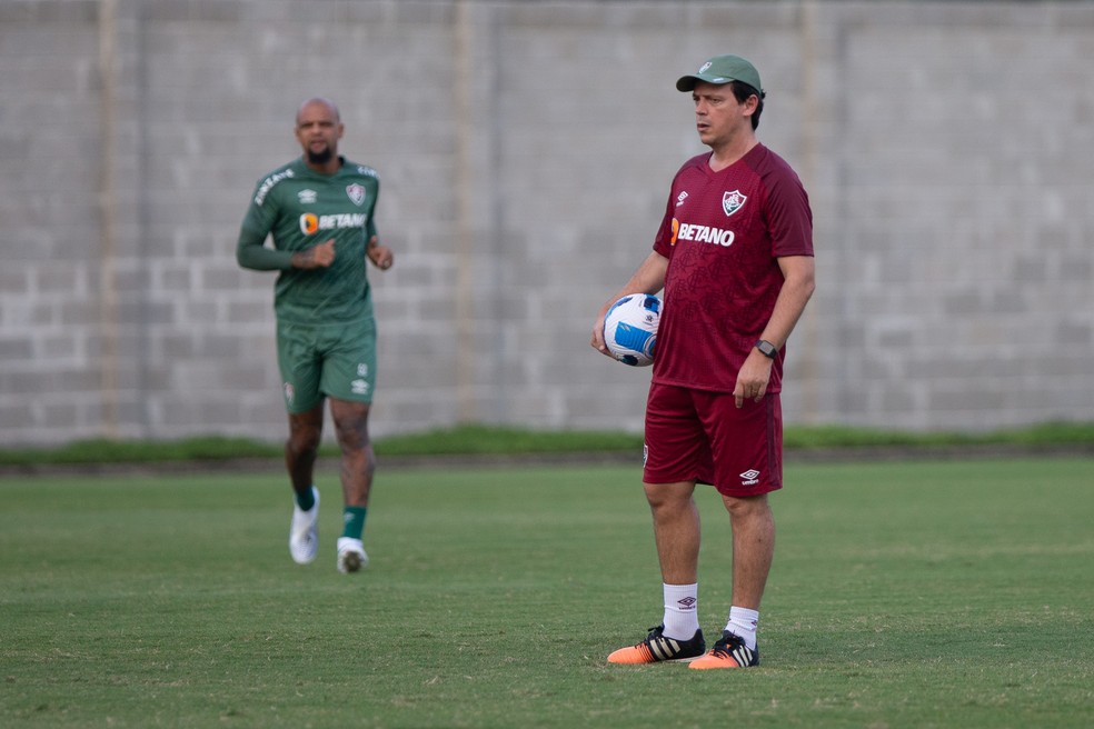 Fernando Diniz e Felipe Melo no treino do Fluminense — Foto: Marcelo Gonçalvez/Fluminense