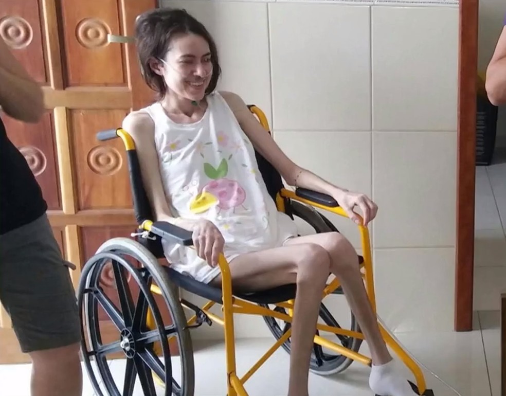 Ela ficou cinco meses na UTI e chegou a pesar 26 quilos — Foto: Arquivo pessoal/Amanda Barros