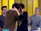 Eita, Giovanna! Bruno Gagliasso invade Vídeo Show e beija Monica Iozzi
