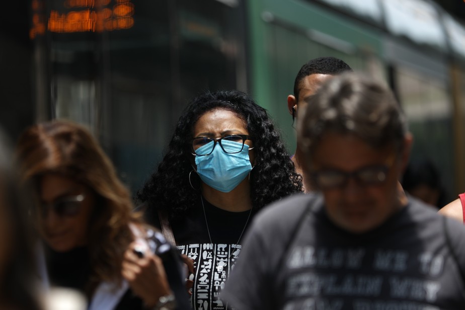Uso de máscaras ainda enfrenta resistência e exige conscientização