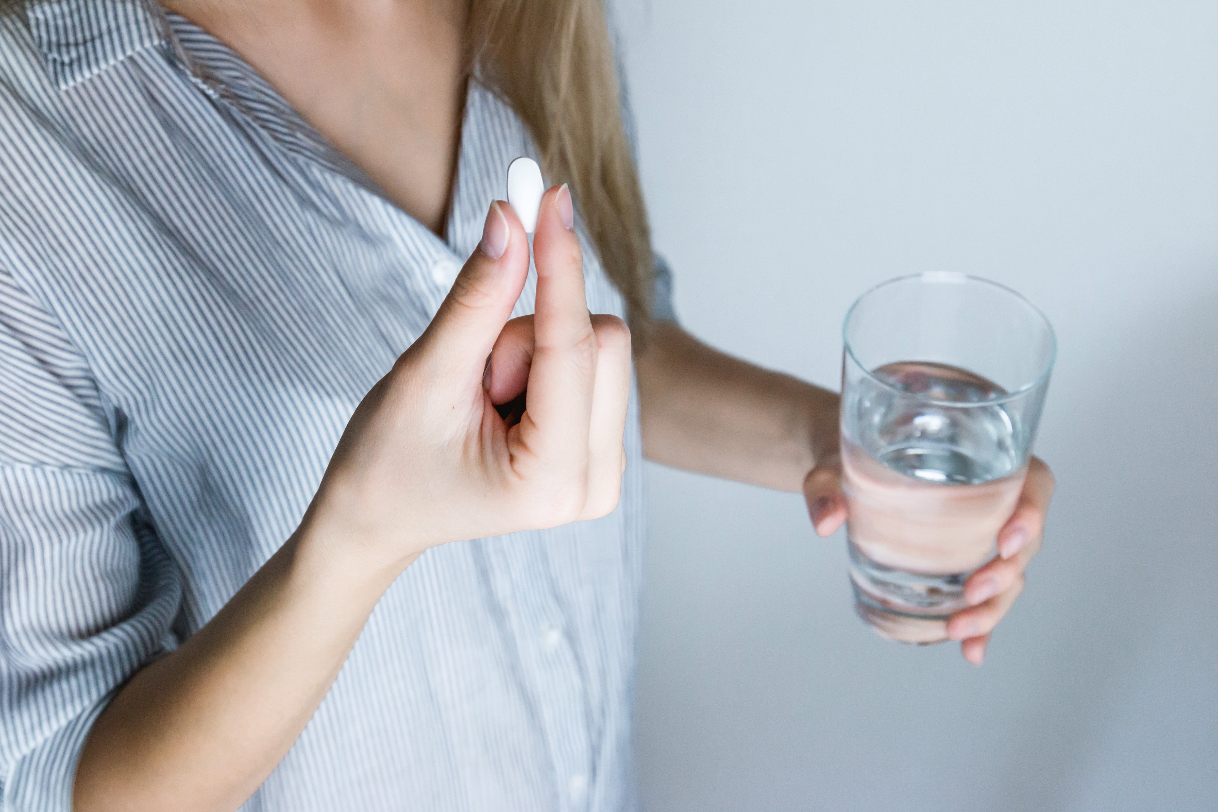 Pílulas anticoncepcionais e outras drogas podem fazer parte do tratamento da endometriose. (Foto: JESHOOTS.com/Pexels)